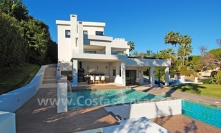 Villa de estilo moderno a la venta en Nueva Andalucía - Marbella 2