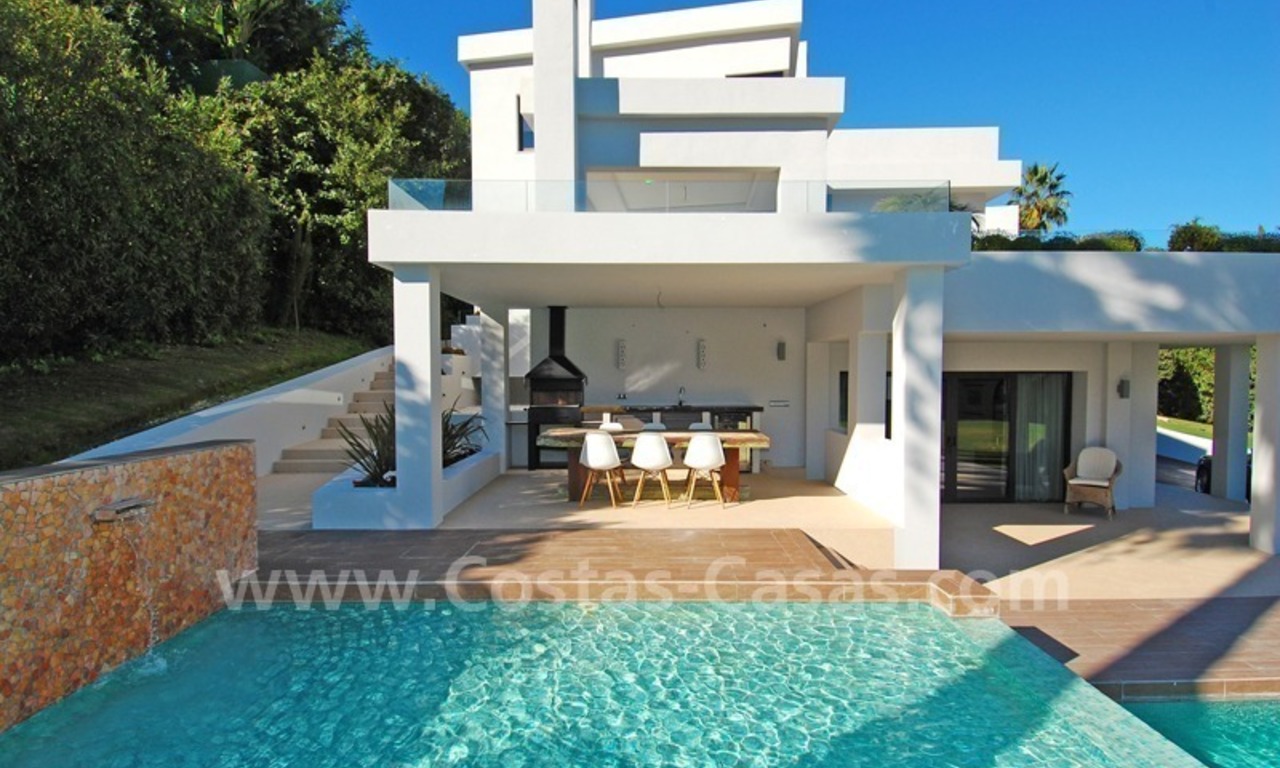 Villa de estilo moderno a la venta en Nueva Andalucía - Marbella 3