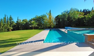 Villa de estilo moderno a la venta en Nueva Andalucía - Marbella 5