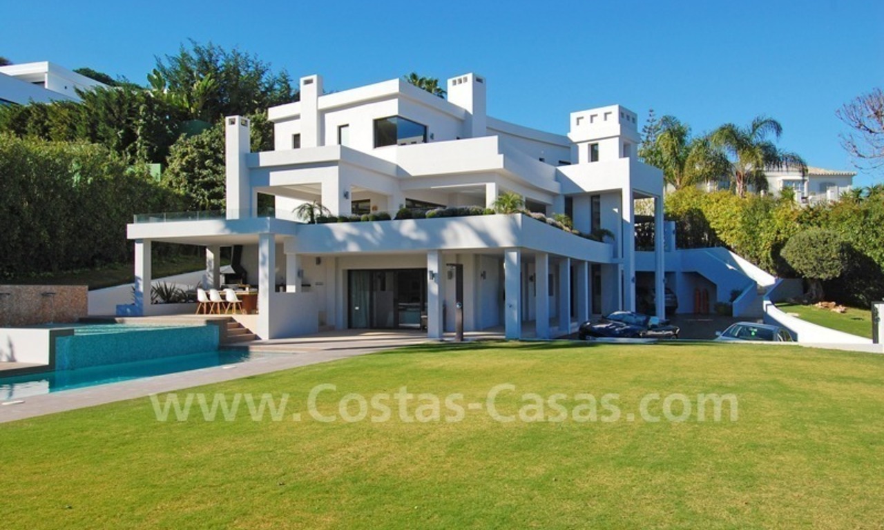 Villa de estilo moderno a la venta en Nueva Andalucía - Marbella 6