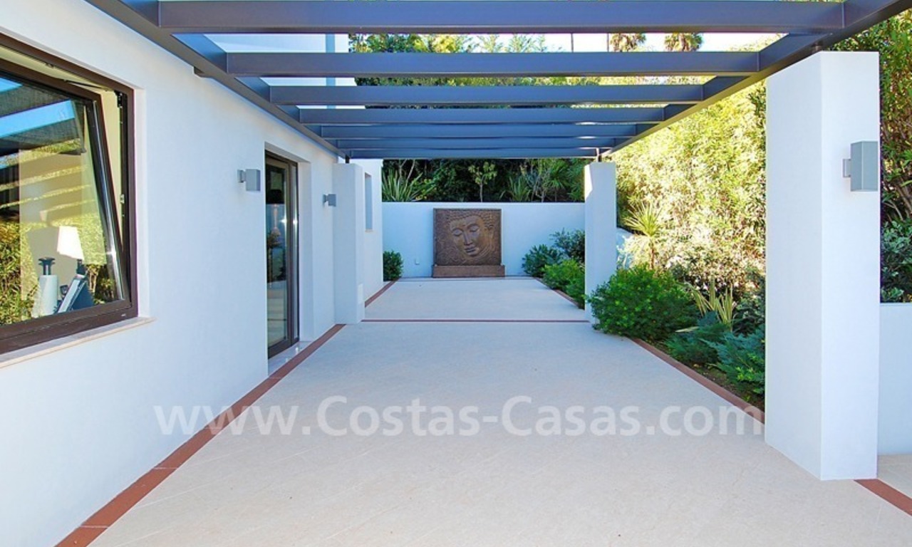 Villa de estilo moderno a la venta en Nueva Andalucía - Marbella 7