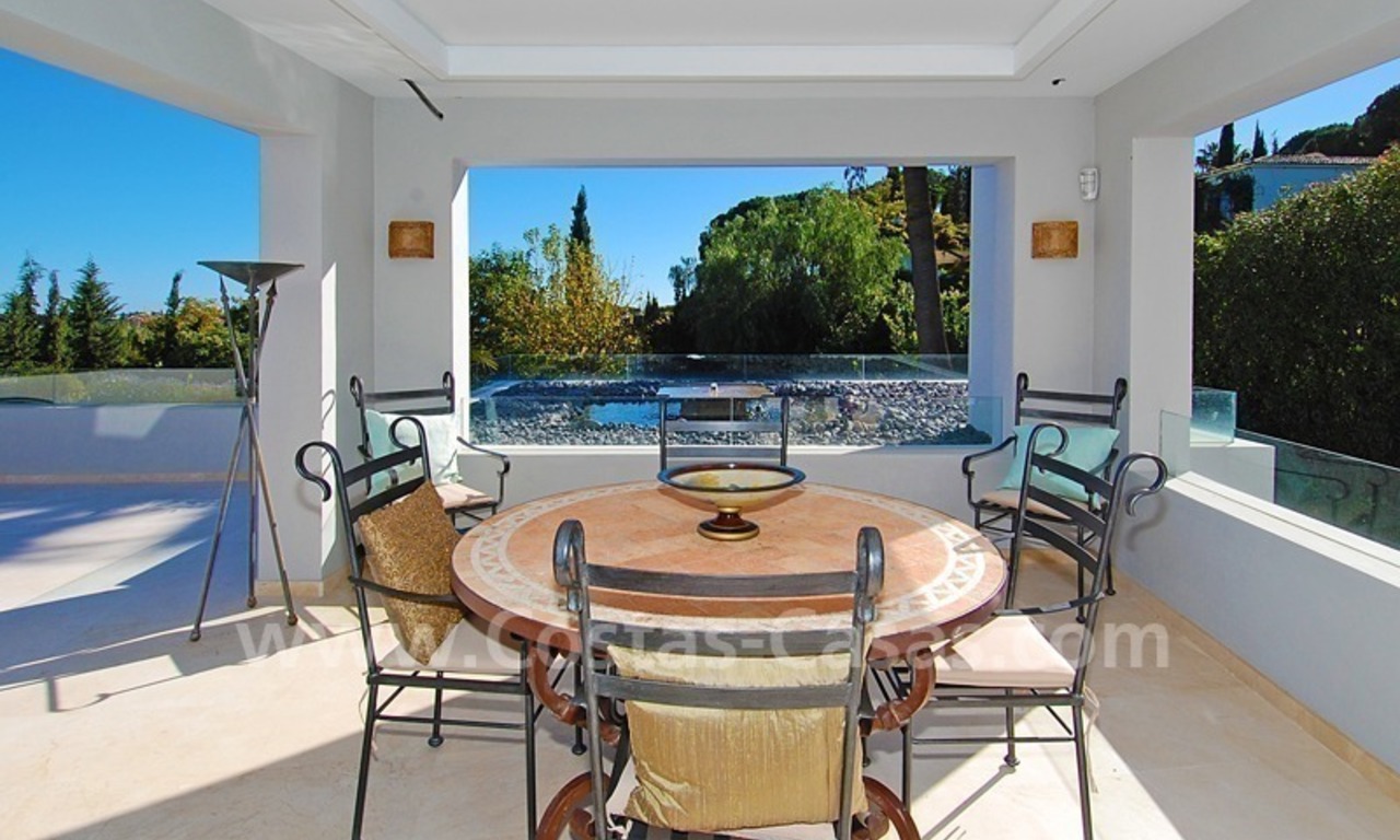 Villa de estilo moderno a la venta en Nueva Andalucía - Marbella 9
