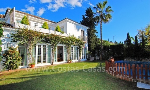 Villa en la playa a la venta en la Milla de Oro – Marbella centro 