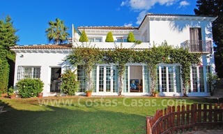 Villa en la playa a la venta en la Milla de Oro – Marbella centro 1