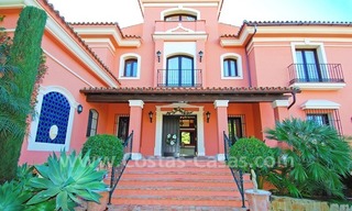 Villa de estilo clásico andaluz a la venta en la Milla de Oro en Marbella 11