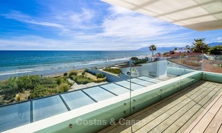 Villa moderna frente al mar en venta en Marbella con vistas al Mediterráneo 1173 
