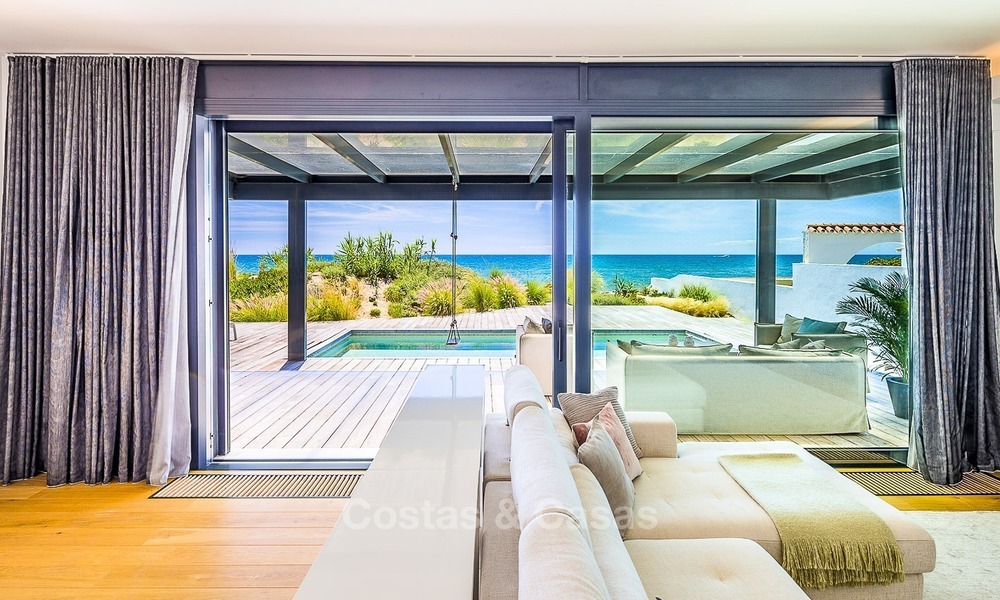 Villa moderna frente al mar en venta en Marbella con vistas al Mediterráneo 1191