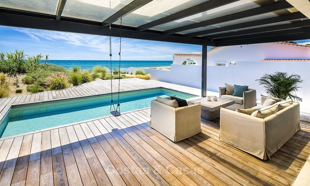Villa moderna frente al mar en venta en Marbella con vistas al Mediterráneo 1195