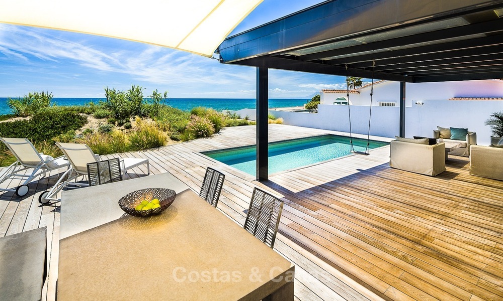 Villa moderna frente al mar en venta en Marbella con vistas al Mediterráneo 1200