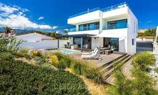 Villa moderna frente al mar en venta en Marbella con vistas al Mediterráneo 1206 