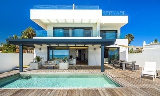 Villa moderna frente al mar en venta en Marbella con vistas al Mediterráneo 1207 