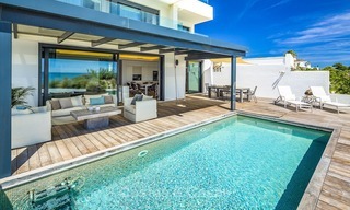 Villa moderna frente al mar en venta en Marbella con vistas al Mediterráneo 1208 