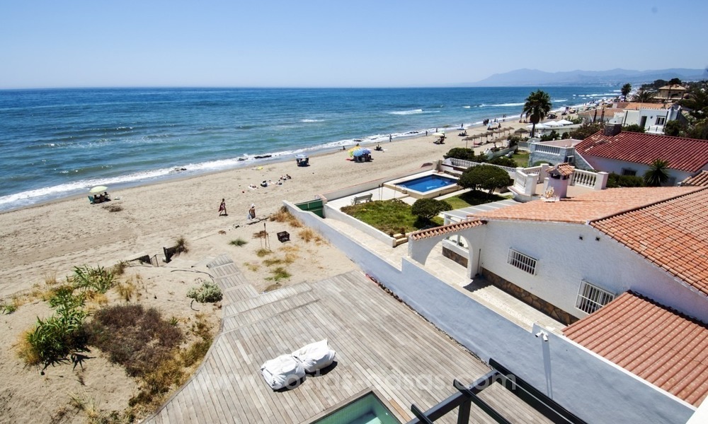 Villa moderna frente al mar en venta en Marbella con vistas al Mediterráneo 1218