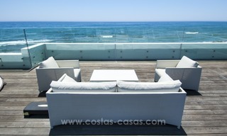 Villa moderna frente al mar en venta en Marbella con vistas al Mediterráneo 1216 