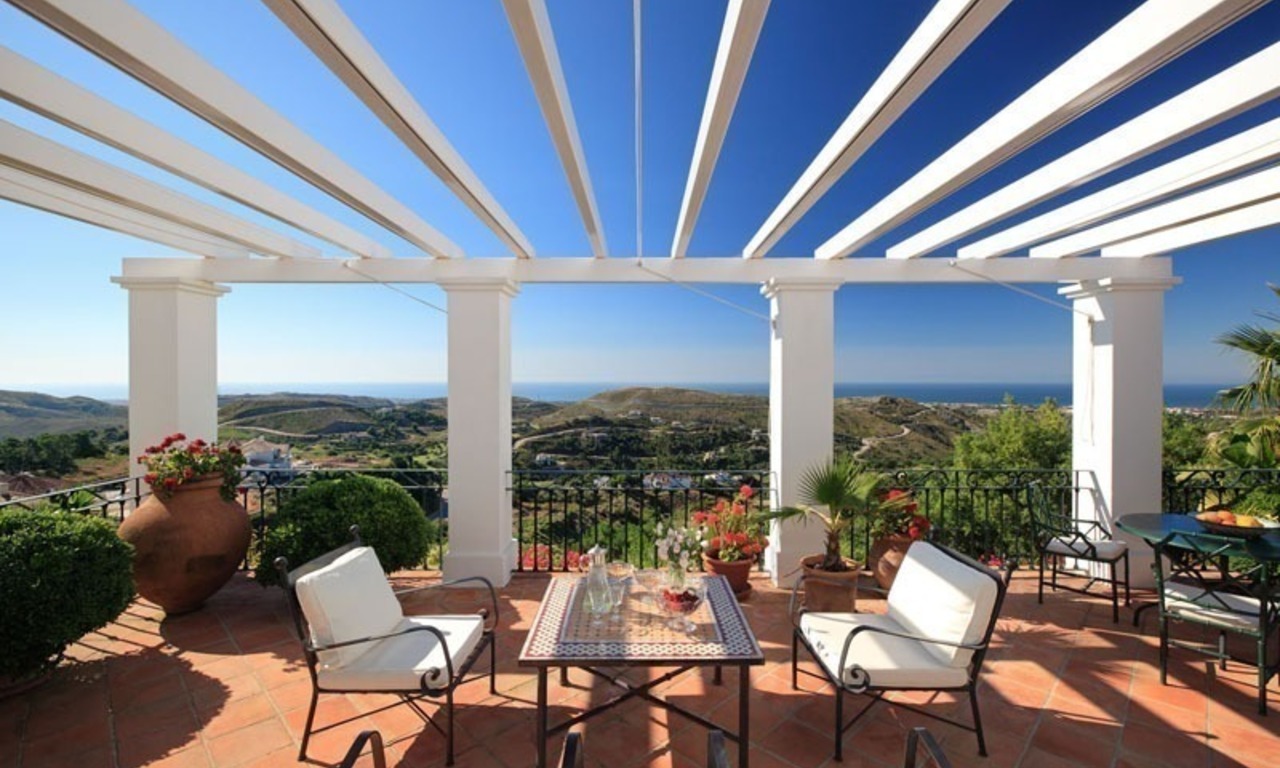 Exclusiva villa en venta en un complejo de golf en la zona de Marbella – Benahavis 0
