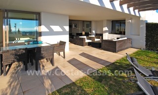 Apartamento de golf de estilo moderno a la venta, complejo de golf de 5*, Benahavis - Estepona - Marbella 1
