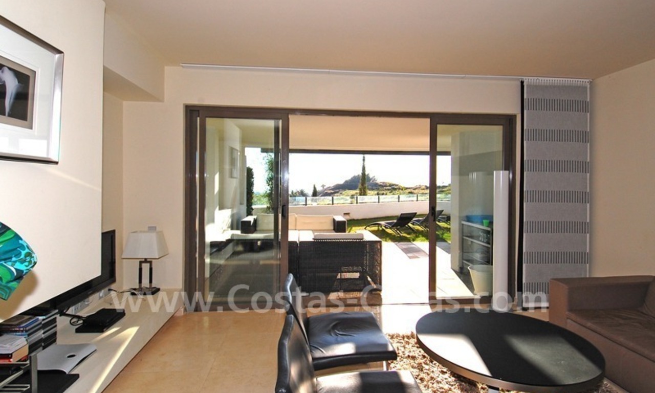 Apartamento de golf de estilo moderno a la venta, complejo de golf de 5*, Benahavis - Estepona - Marbella 3