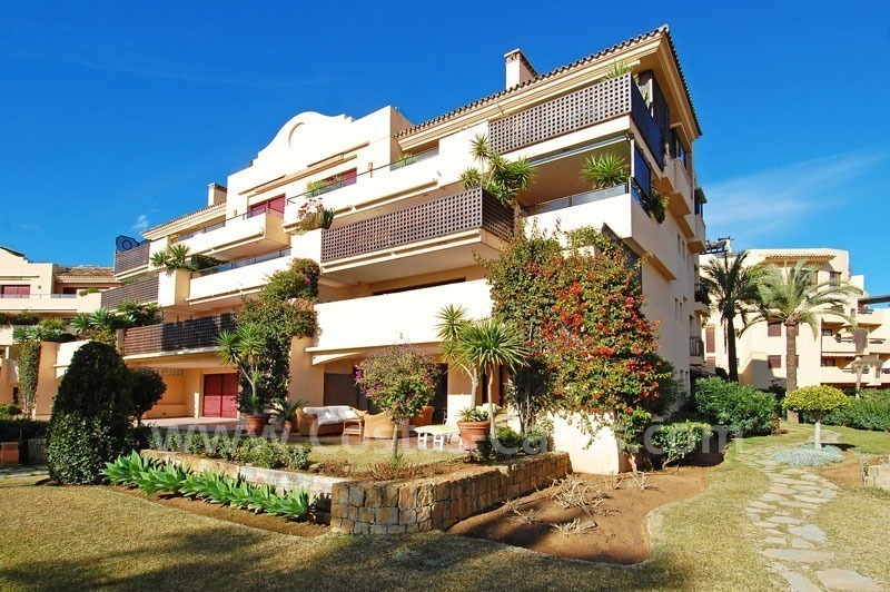 Apartamento de lujo a pie de playa en venta, Nueva Milla de Oro entre Puerto Banús - Marbella y el centro de Estepona