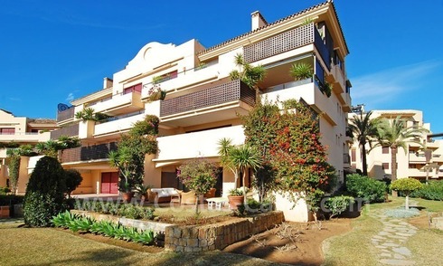 Apartamento de lujo a pie de playa en venta, Nueva Milla de Oro entre Puerto Banús - Marbella y el centro de Estepona 