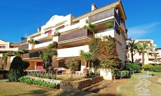 Apartamento de lujo a pie de playa en venta, Nueva Milla de Oro entre Puerto Banús - Marbella y el centro de Estepona 0