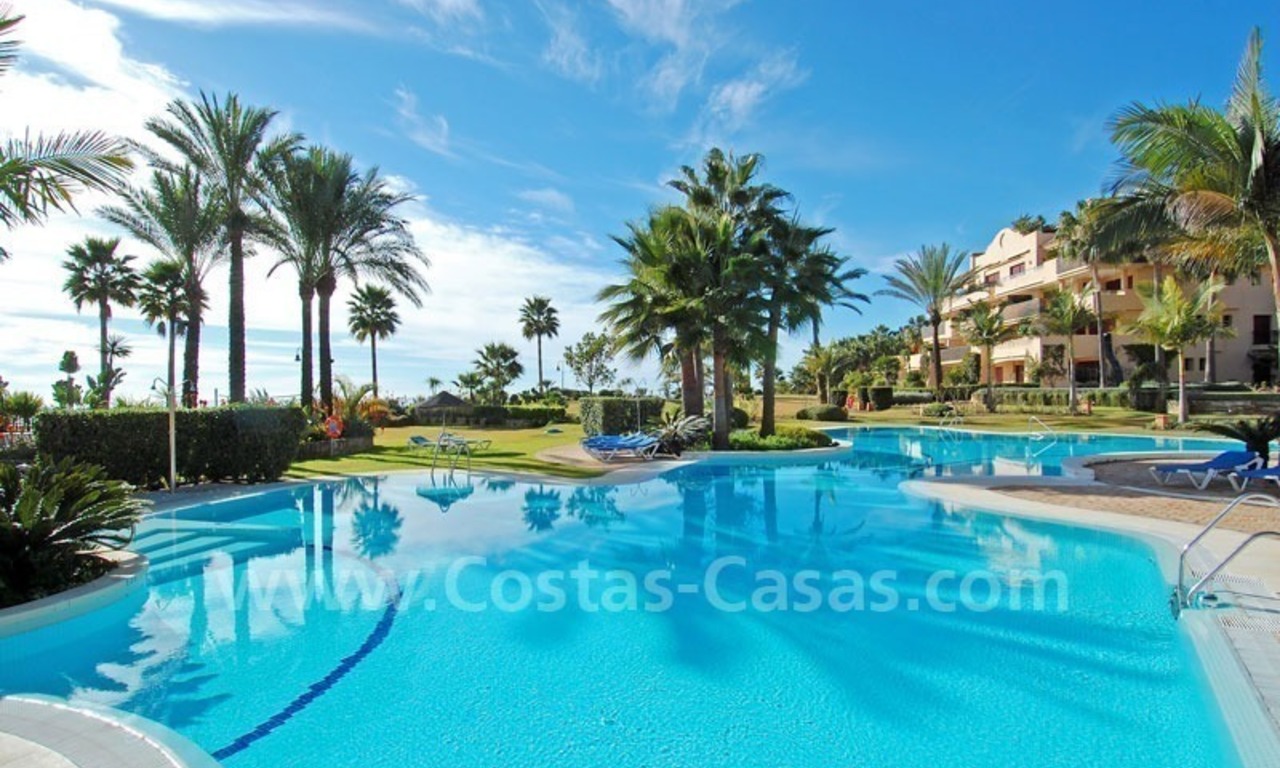 Apartamento de lujo a pie de playa en venta, Nueva Milla de Oro entre Puerto Banús - Marbella y el centro de Estepona 17