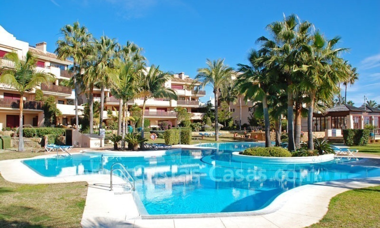 Apartamento de lujo a pie de playa en venta, Nueva Milla de Oro entre Puerto Banús - Marbella y el centro de Estepona 18
