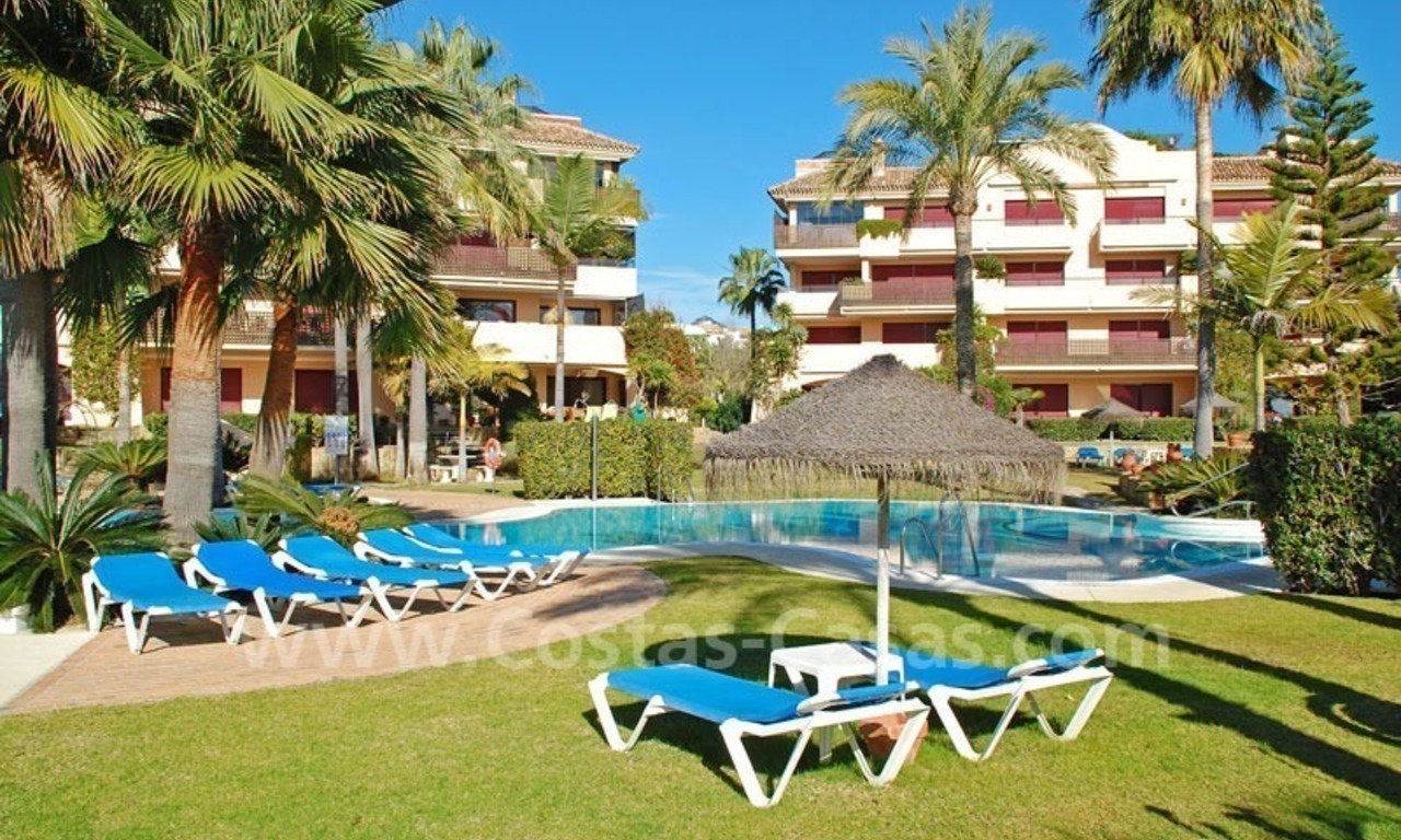 Apartamento de lujo a pie de playa en venta, Nueva Milla de Oro entre Puerto Banús - Marbella y el centro de Estepona 19