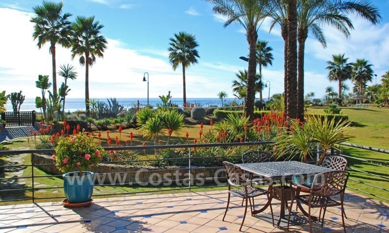 Apartamento de lujo a pie de playa en venta, Nueva Milla de Oro entre Puerto Banús - Marbella y el centro de Estepona 22