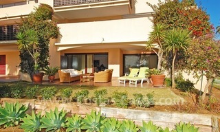Apartamento de lujo a pie de playa en venta, Nueva Milla de Oro entre Puerto Banús - Marbella y el centro de Estepona 2