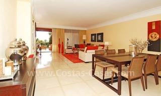 Apartamento de lujo a pie de playa en venta, Nueva Milla de Oro entre Puerto Banús - Marbella y el centro de Estepona 9