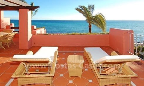 Lujoso ático en esquina, primera línea de playa en venta, complejo de frente a la playa, Nueva Milla de Oro, Marbella - Estepona 