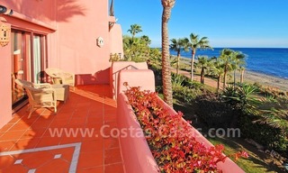 Lujoso ático en esquina, primera línea de playa en venta, complejo de frente a la playa, Nueva Milla de Oro, Marbella - Estepona 13