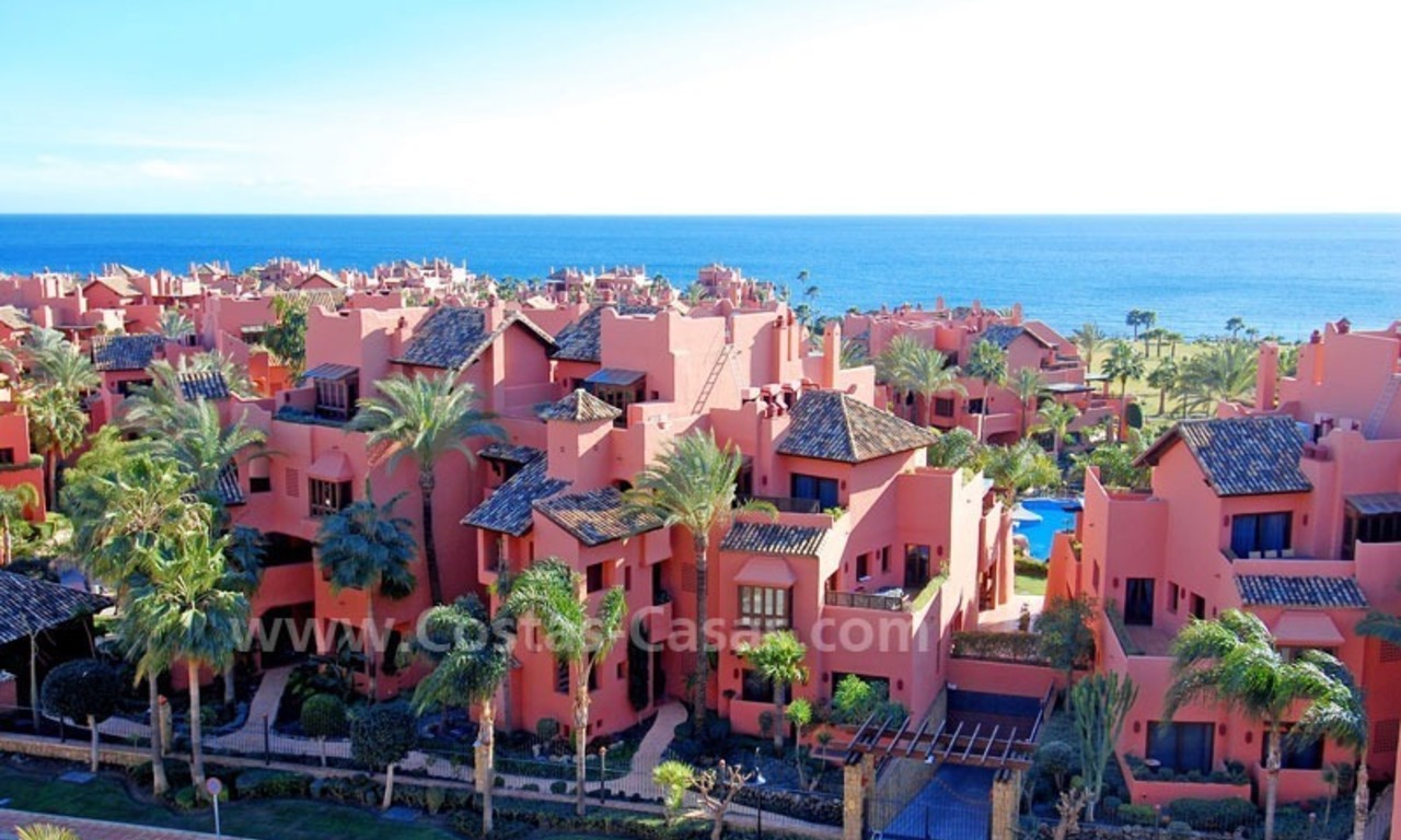 Ático junto a la playa en venta, complejo en segunda línea de playa, Nueva Milla de Oro, Marbella - Estepona 15