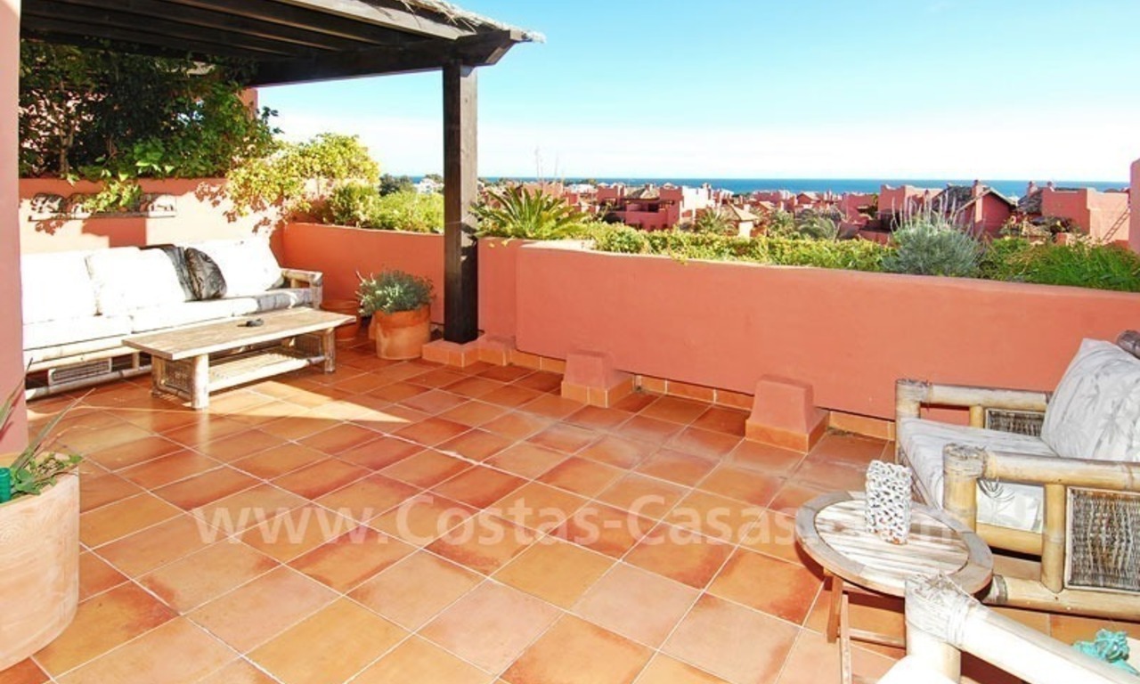 Ático junto a la playa en venta, complejo en segunda línea de playa, Nueva Milla de Oro, Marbella - Estepona 1