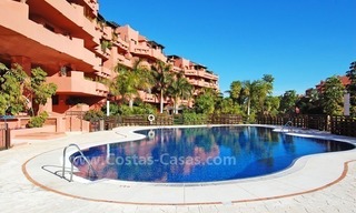Ático junto a la playa en venta, complejo en segunda línea de playa, Nueva Milla de Oro, Marbella - Estepona 16