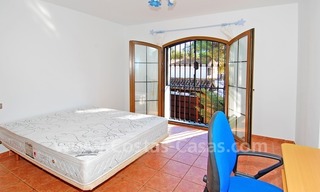 Villa de estilo rústico a la venta en Marbella este 21