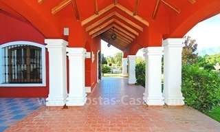 Villa de estilo rústico a la venta en Marbella este 7