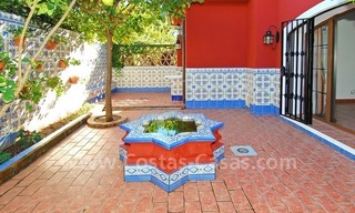 Villa de estilo rústico a la venta en Marbella este 8