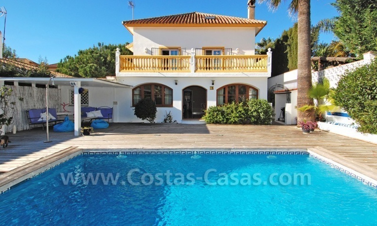 Villa de estilo andaluz a la venta en Nueva Andalucía - Marbella 0