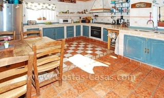 Villa de estilo andaluz a la venta en Nueva Andalucía - Marbella 11