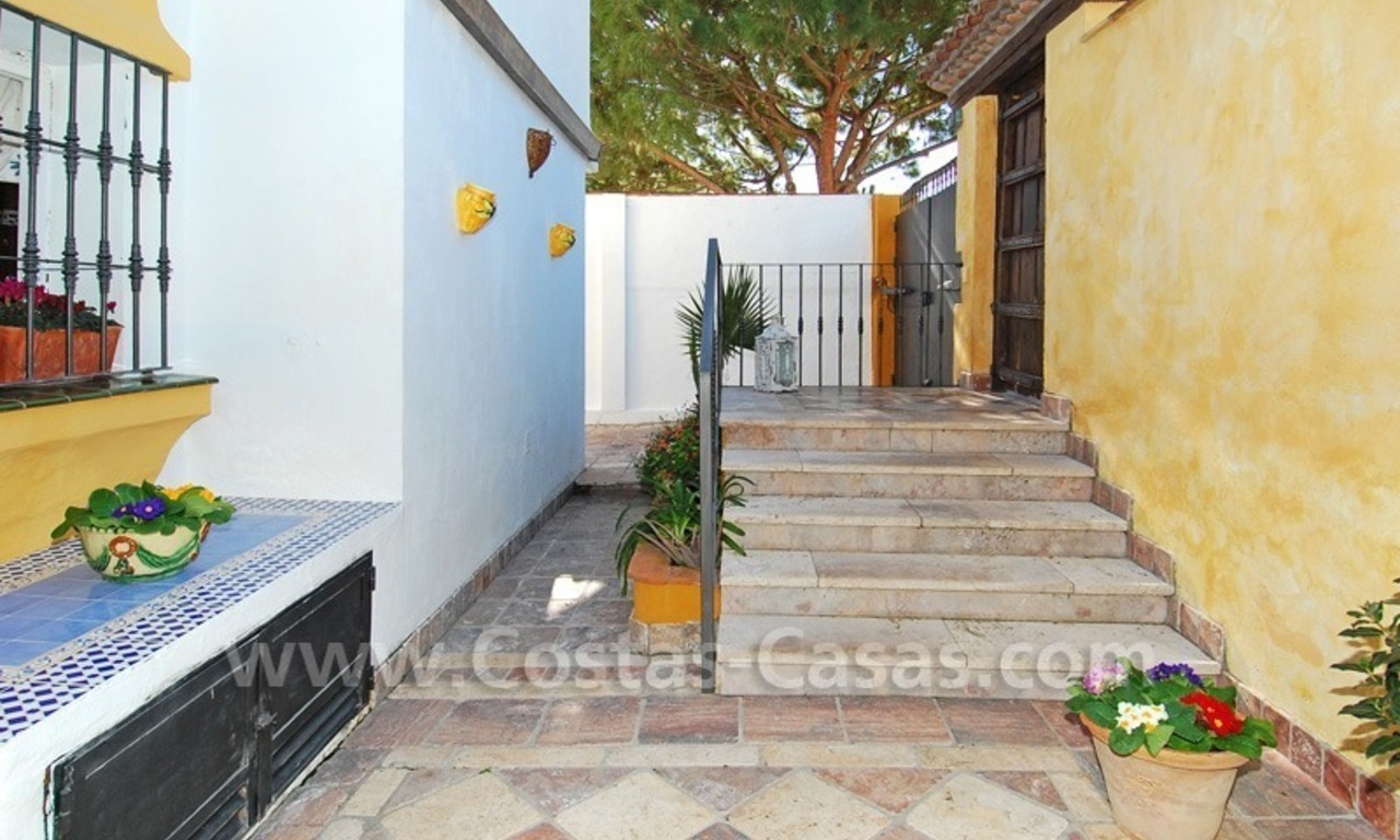 Villa de estilo andaluz a la venta en Nueva Andalucía - Marbella 6