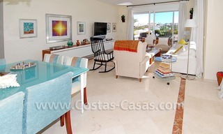 Apartamento en la playa de lujo a la venta, complejo situado frontal al mar en la Nueva Milla de Oro, Marbella - Estepona 4