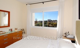 Apartamento en la playa de lujo a la venta, complejo situado frontal al mar en la Nueva Milla de Oro, Marbella - Estepona 9