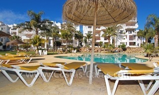 Apartamento en la playa de lujo a la venta, complejo situado frontal al mar en la Nueva Milla de Oro, Marbella - Estepona 17