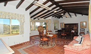 Villa de estilo andaluz situada en primera línea de golf a la venta en Estepona - Marbella 22