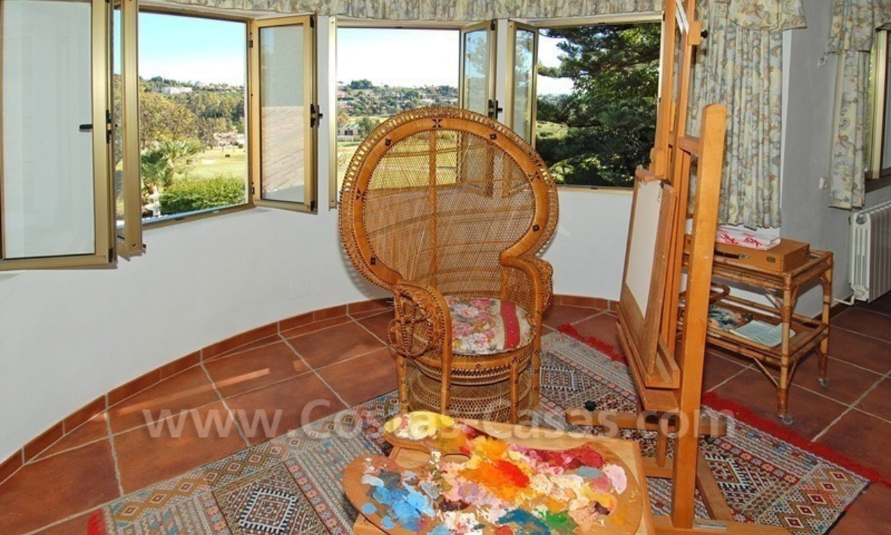 Villa de estilo andaluz situada en primera línea de golf a la venta en Estepona - Marbella 23