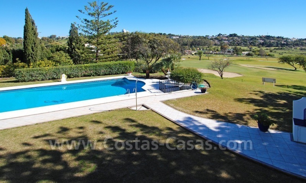 Villa de estilo andaluz situada en primera línea de golf a la venta en Estepona - Marbella 25