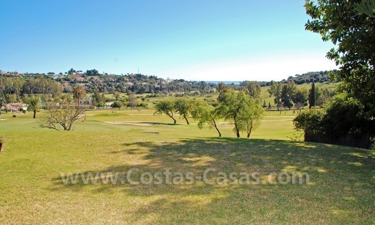 Villa de estilo andaluz situada en primera línea de golf a la venta en Estepona - Marbella 7