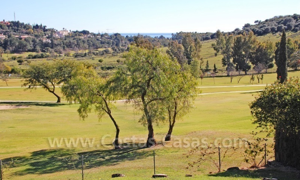Villa de estilo andaluz situada en primera línea de golf a la venta en Estepona - Marbella 8