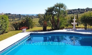 Villa de estilo andaluz situada en primera línea de golf a la venta en Estepona - Marbella 9